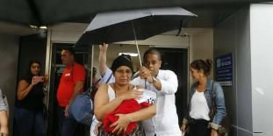 BEBÊ QUE NASCEU APÓS MÃE SER BALEADA CABEÇA TEM ALTA DO HOSPITAL