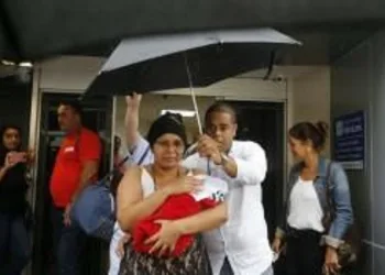 BEBÊ QUE NASCEU APÓS MÃE SER BALEADA CABEÇA TEM ALTA DO HOSPITAL