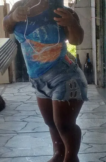 ABSURDO!!! ALUNA COM NANISMO RECLAMA DE ESTAR SENDO IMPEDIDA DE ESTUDAR EM COLÉGIO NA ZONA OESTE!!!