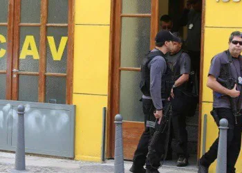 MÃE ESPANCA CRIANÇA DE 10 ANOS NO RJ!!!