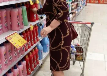 SABE QUEM É ESSA AI? MINHA MÃE!!! LINDA HISTÓRIA….LEIA
