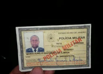 HOMEM VESTIDO DE MORADOR DE RUA MATA POLICIAL EM CAMPO GRANDE!!!