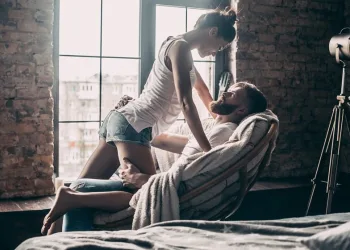 Sexóloga dá nove dicas para sair da rotina e animar a vida sexual