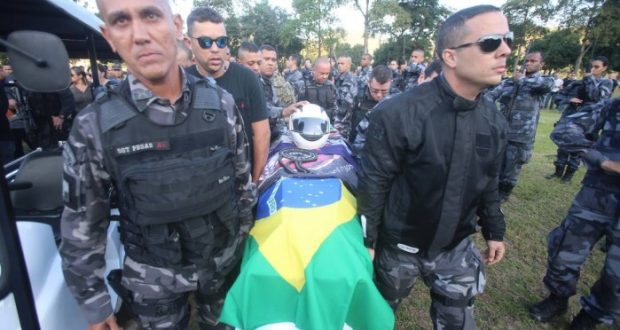 ONDE ESTA A COMOÇÃO, O CHORO E O PROTESTO PELA MORTE DE 16 POLICIAIS NO RIO ESTE ANO?