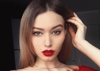Mulher descobre traição ao analisar foto da amante no Instagram