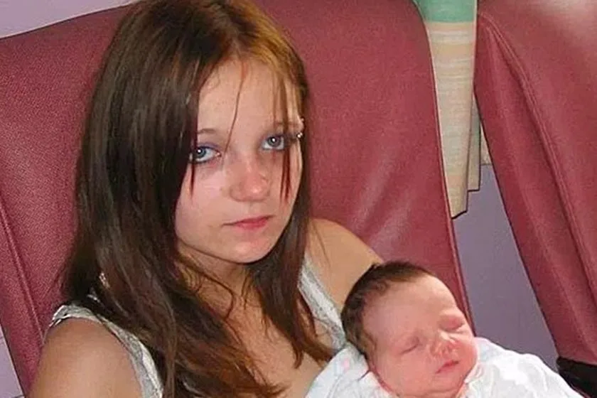 Jovem que engravidou aos 11 anos comove com relato emocionante