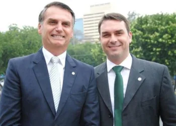 treta!!! treta!!!“Você está louca, querida”, diz Netflix a filho de Bolsonaro