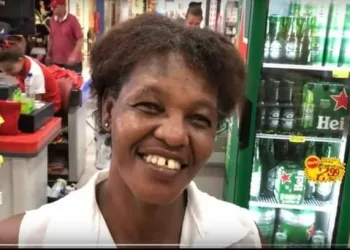 Mulher que sofria agressão do marido compra cerveja e faz festa após a sua morte!!!