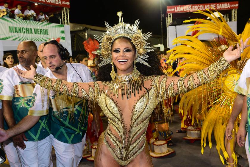 Viviane Araújo posta foto com novo namorado: “Meu maior presente”(foto)