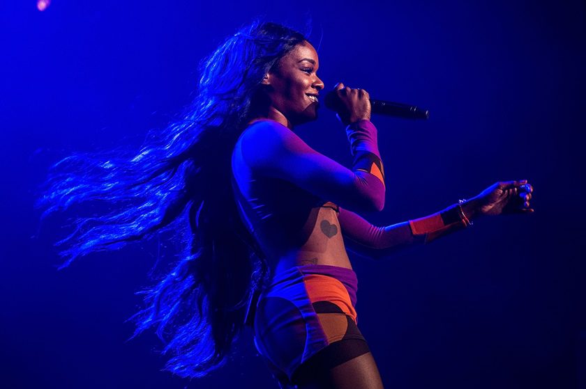 CANTORA FOI VITIMA DE ESTUPRO ONTEM A NOITE!!! LEIA…