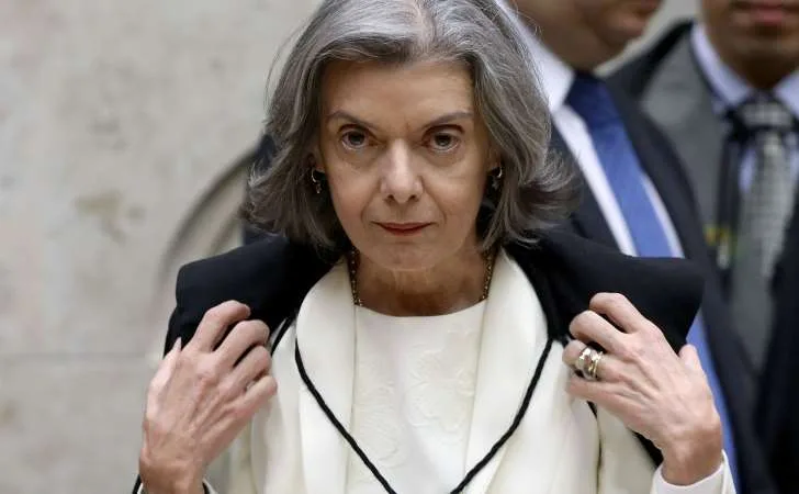 Ministra Cármen Lúcia assume a presidência do brasil na sexta