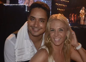 PRODUTORA DIZ QUE MARIDO DA CARLA PEREZ ERA GAY!!