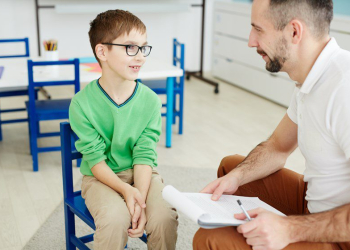 Contratar professor particular não é o mesmo que chamar um Uber