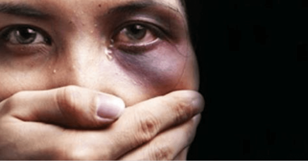 40% das mulheres que sofrem violência doméstica são evangélicas, diz pesquisa recente