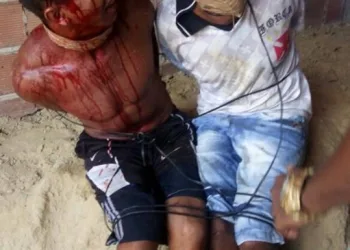 JOVENS SÃO SALVOS POR PASTOR EM COMUNIDADE DA ZONA OESTE!!!
