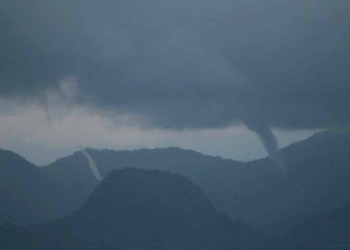 TORNADO , CICLONE,  FURACÃO? FENÔMENO ASSUSTA BANHISTAS NA COSTA VERDE!! (FOTOS)