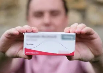 Homem hétero afirma que se tornou gay após tomar analgésicos