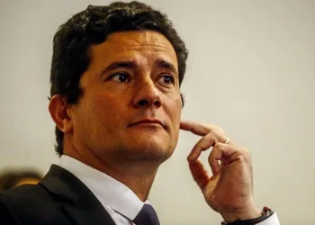 Moro proíbe uso de algemas no ex-presidente Lula!!!