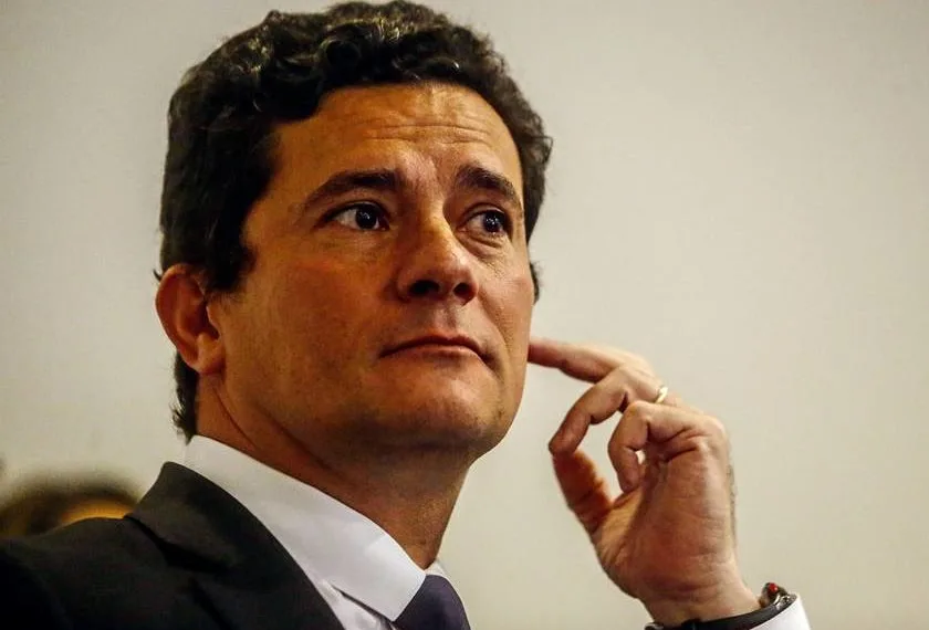 Moro proíbe uso de algemas no ex-presidente Lula!!!