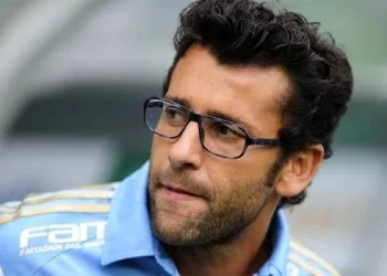 TECNICO DO BOTAFOGO ESTÁ DEIXANDO TORCEDORAS LOUCAS PELA SUA BELEZA!! MAS…