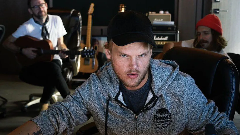 Avicii, DJ e produtor sueco, morre aos 28 anos