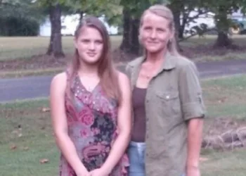 Após reencontrar mãe biológica, jovem é torturada e morta por ela!!