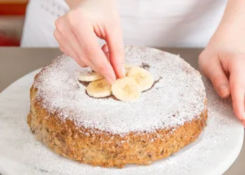Segundo psicólogos, fazer bolos e doces para os outros faz bem a saúde mental