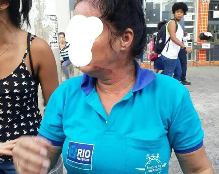 AGRESSÃO E COVARDIA EM CAMPO GRANDE!! FUNCIONÁRIA DO ÔNIBUS DA LIBERDADE É AGREDIDA!!(FOTOS)
