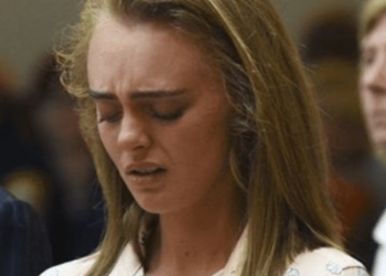 Ela chora ao ser condenada por homicídio, mas quando ver as mensagens que ela enviava ao noivo, você não terá nenhuma pena!