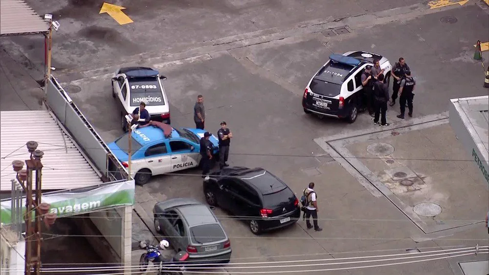 Homem é morto e policial fica ferido em tentativa de assalto a posto de combustíveis no Méier, na Zona Norte