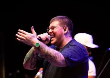 CANTOR FERRUGEM  PAROU BRASILIA!!!! (FOTOS)