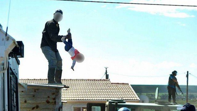 Que horror!!! Pai joga bebê de telhado, mas policial consegue agarrar a criança!! veja…