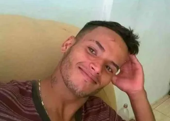 HOMEM É ASSASSINADO NO QUINTAL DE CASA !!!