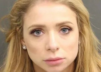 Garota de programa é presa por fazer sexo com cliente de 14 anos