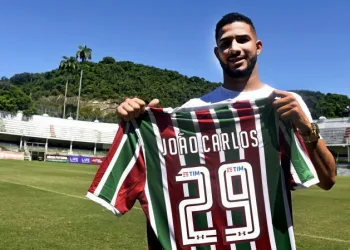 Fluminense anuncia contratação do atacante João Carlos