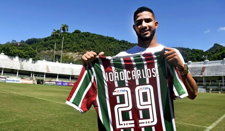 Fluminense anuncia contratação do atacante João Carlos