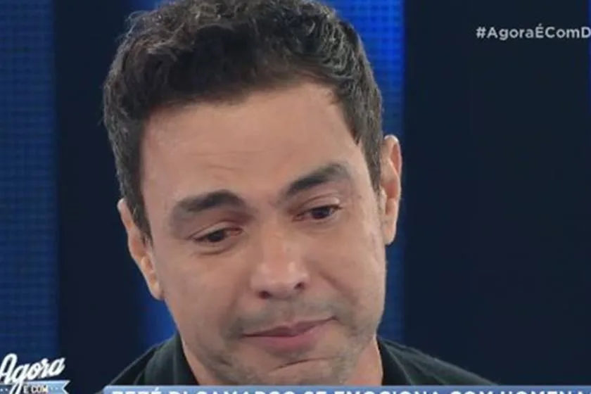 Zezé Di Carmago vai às lágrimas ao revelar doença do pai