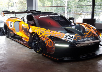 McLaren lança o carro Senna na inauguração da primeira loja no Brasil