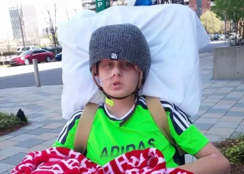 Garoto de 13 anos acorda do coma antes de médicos desligarem aparelhos