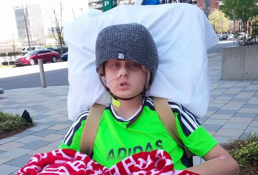 Garoto de 13 anos acorda do coma antes de médicos desligarem aparelhos