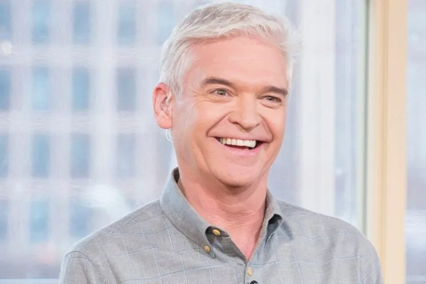 Apresentador é eletrocutado ao vivo após testar coleira de cachorro