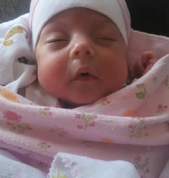 ESSA RECEM NASCIDA PRECISA DE AJUDA!! E URGENTE!!!!