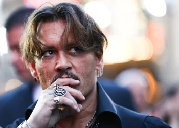 BEBADO, ATOR AGRIDE COLEGAS DURANTE GRAVAÇÕES!!