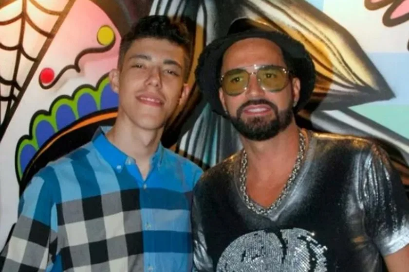 CANTOR DIZ QUE JÁ AGREDIU FÃ!!!