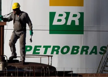 Governo estuda entrar na Justiça para barrar greve de petroleiros