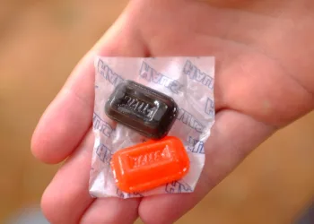 VAI UMA BALINHA AI SENHORA? CUIDADO…..