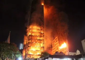 TRAGEDIA!!! INCÊNDIO MATA UMA PESSOA EM SÃO PAULO!!