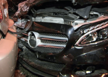 CARRO DA POLICIA É DESTRUIDO APÓS ACIDENTE NA ZONA OESTE!!