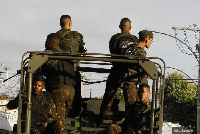 PRESIDENTE TEMER PEDE AJUDA AS FORÇAS ARMADAS PARA DESBLOQUEAR ESTRADAS!!!