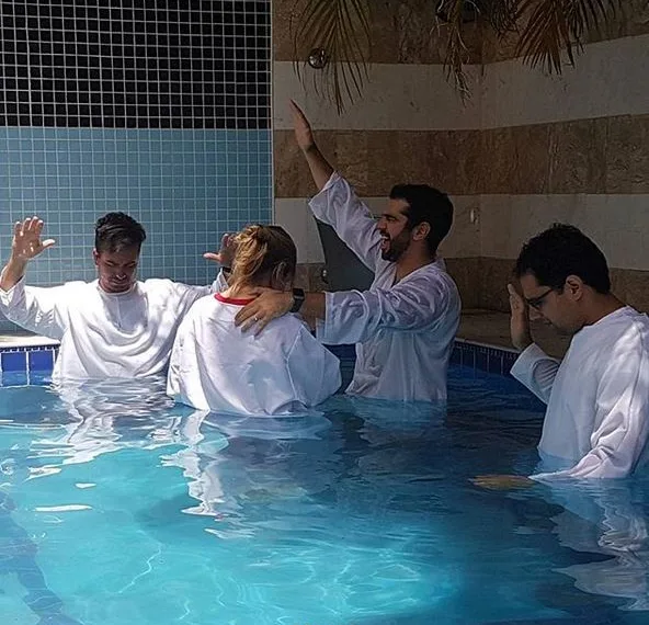 APRESENTADOR PAROU DE TRANSAR E SE MASTURBAR APÓS CONVERSÃO…